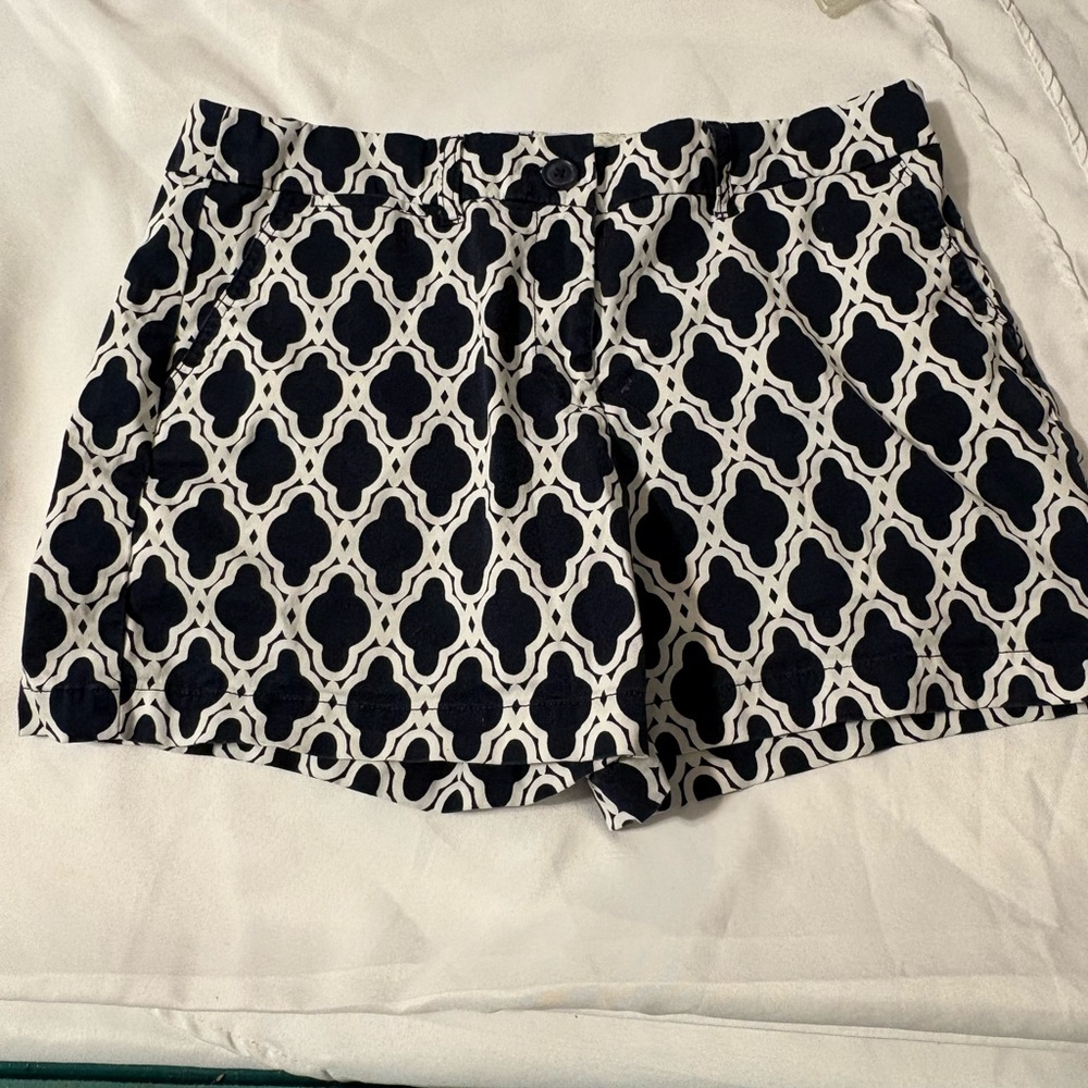 Crown & Ivy shorts Women’s size 12 Navy Blue and White Novelty Print Shorts